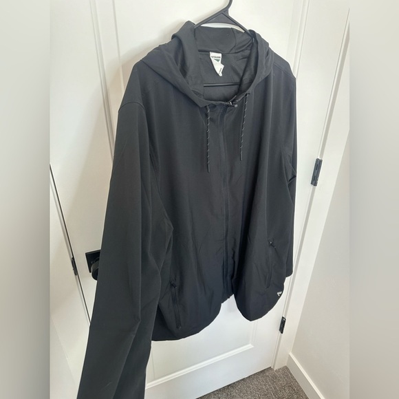 Men’s XL Black Hooded Voyager Lightweight Rain Jacket with Cuffs and pockets - Picture 4 of 9